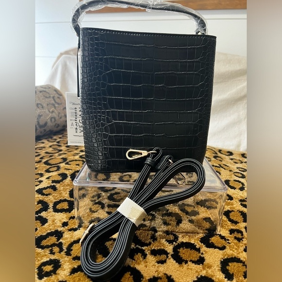 New AOTA‎ All of the Above Elena Bucket bag in black. Retails for $188. - Picture 1 of 8